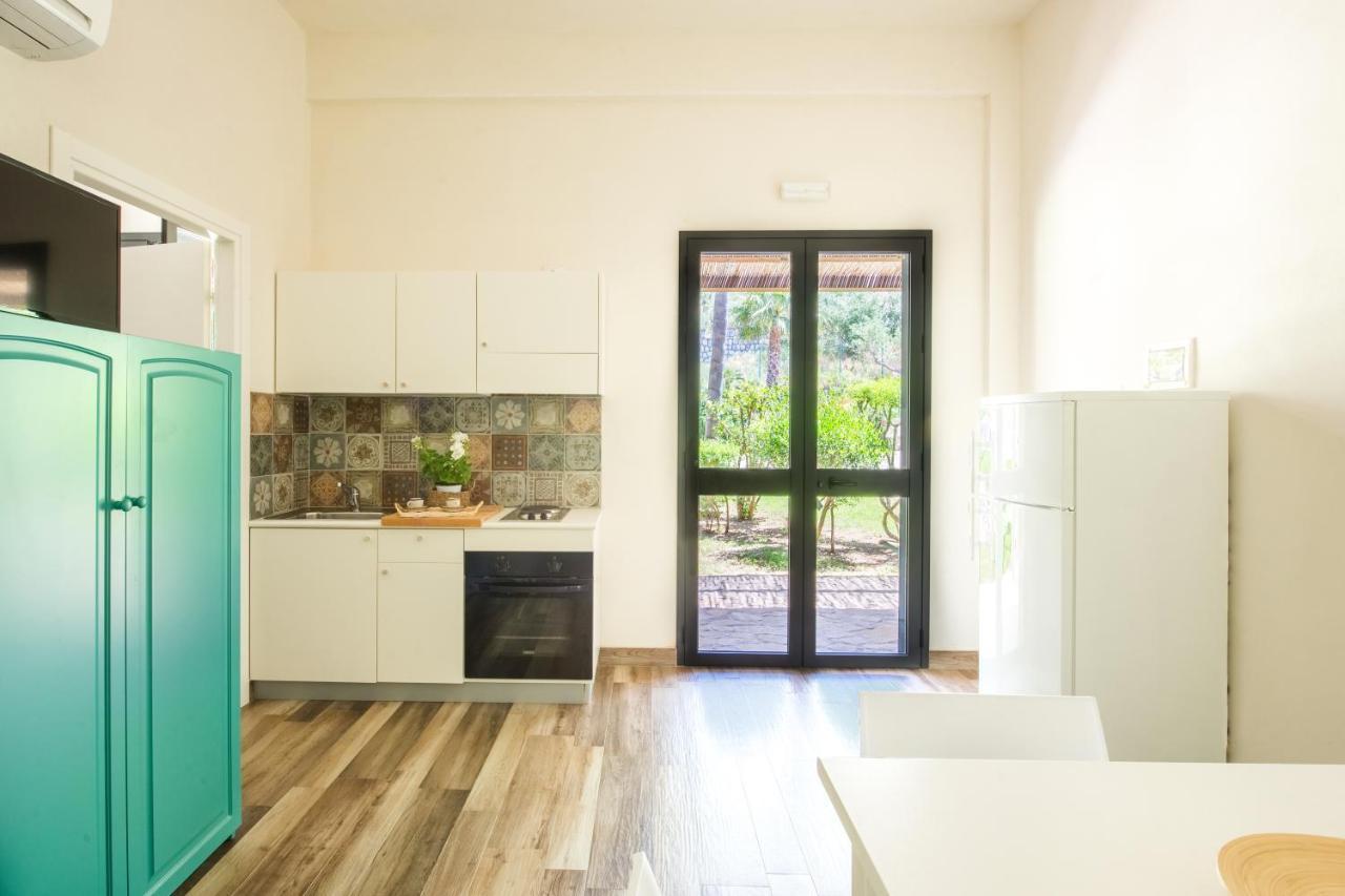 Ulivo Blu Holiday Homes カステッランマーレ・デル・ゴルフォ エクステリア 写真
